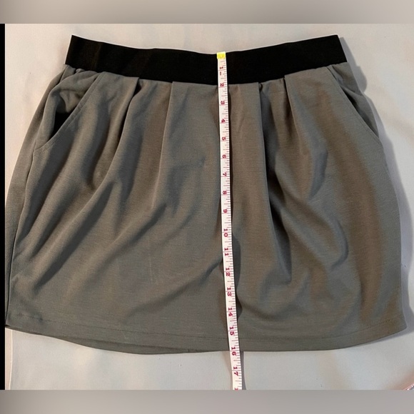 Charlotte Russe Women’s Fitted Elastic Stretch Mini Skirt Size Large Gray Black - Picture 6 of 9